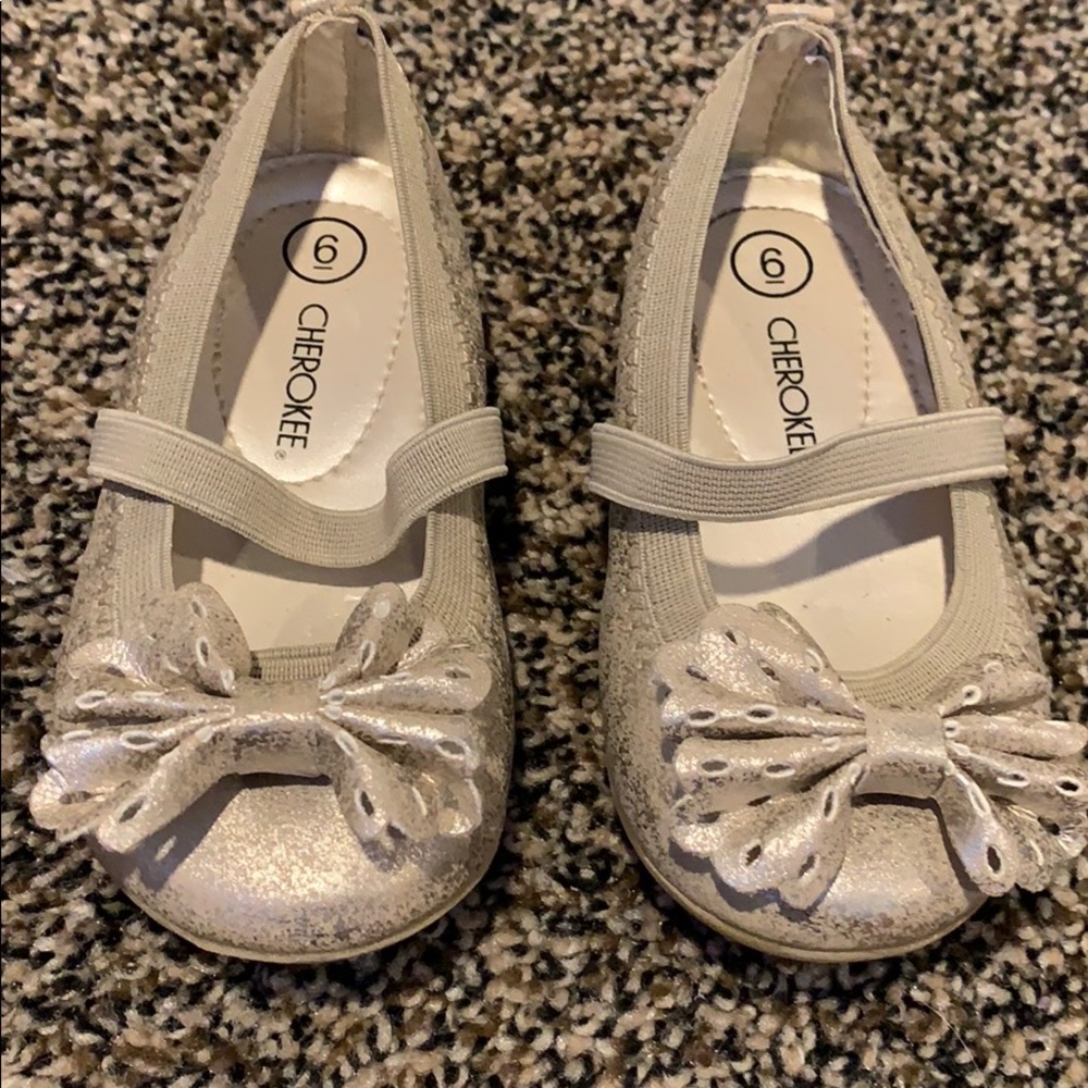 ⭐️ 5 for 25 ⭐️Gold flats with bow